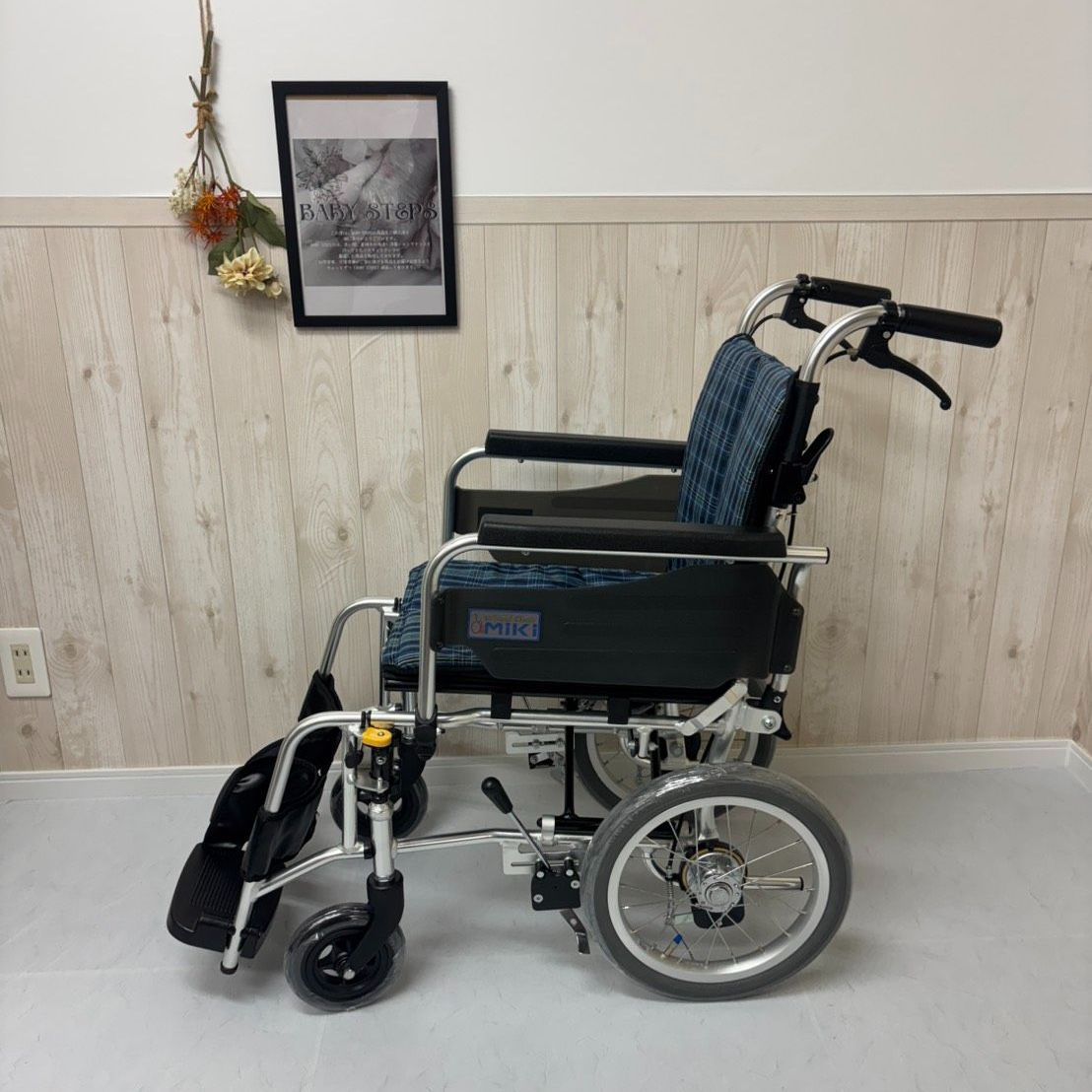 消毒済 中古 車椅子】すぐ使える車椅子 美品 SKT-2 Miki 介助車椅子