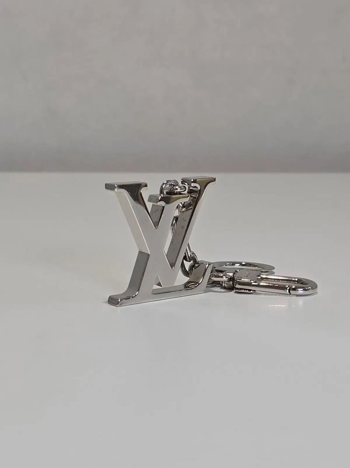 ラックスオール Louis Vuitton LV イニシャル キーホルダー バッグ