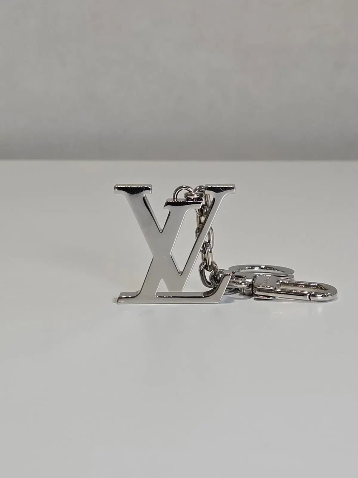 ラックスオール Louis Vuitton LV イニシャル キーホルダー バッグ
