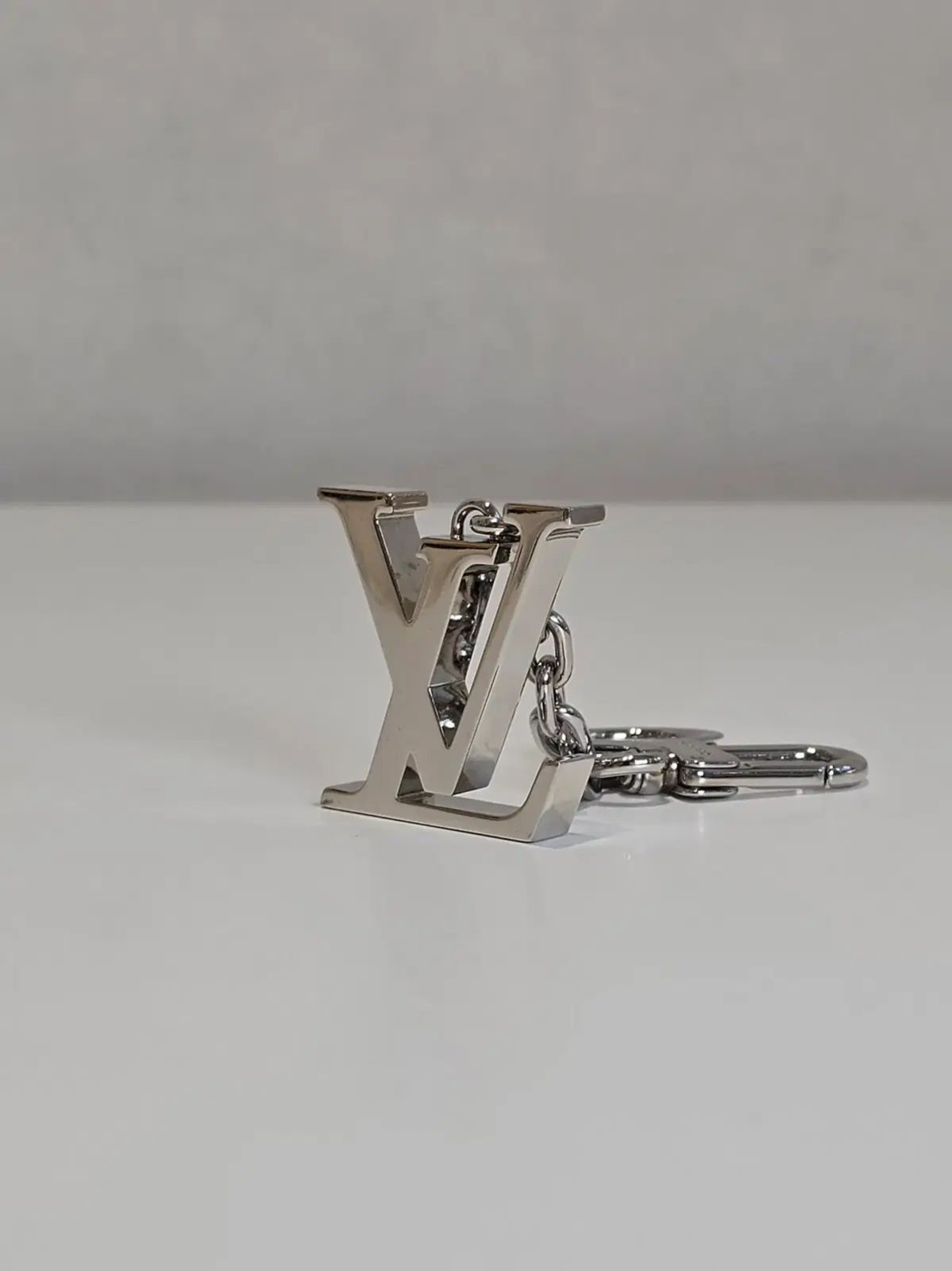 ラックスオール Louis Vuitton LV イニシャル キーホルダー バッグ