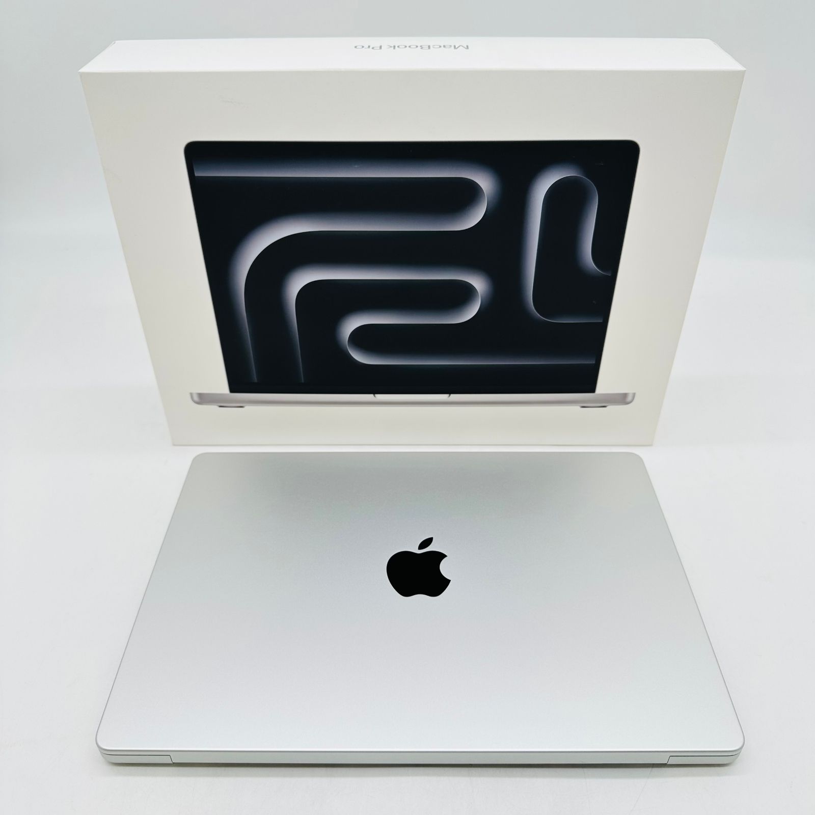 MacBook Pro 14インチ Apple M5チップ搭載モデル [2025年モデル/SSD 512GB/メモリ16GB/10コアCPUと10コアGPU] シルバー MDE44J/A　動作確認済み