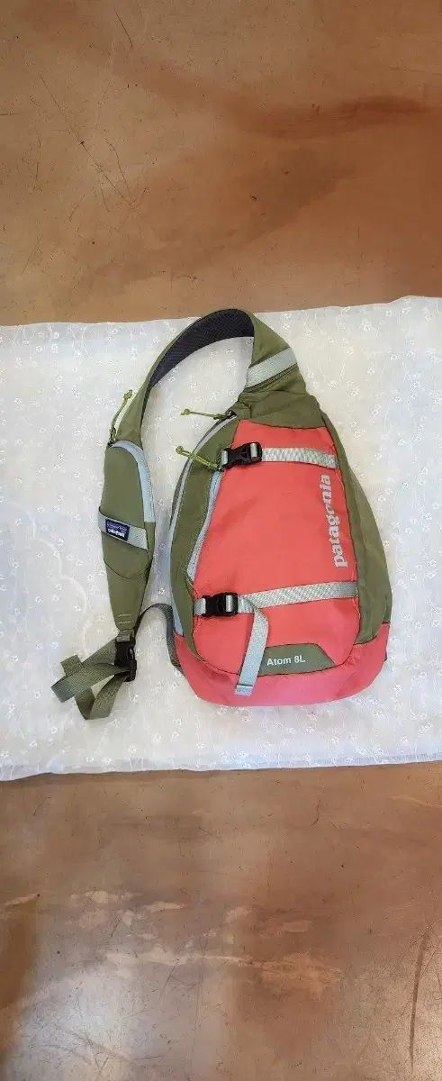 patagonia アトム 8L スリングバック