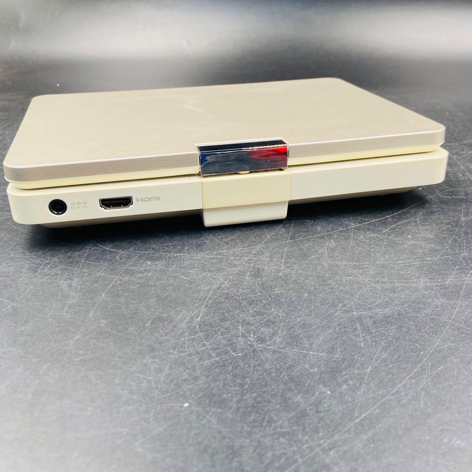 TOSHIBA ポータブルブルーレイディスクプレーヤー SD-BP900S 本体のみ