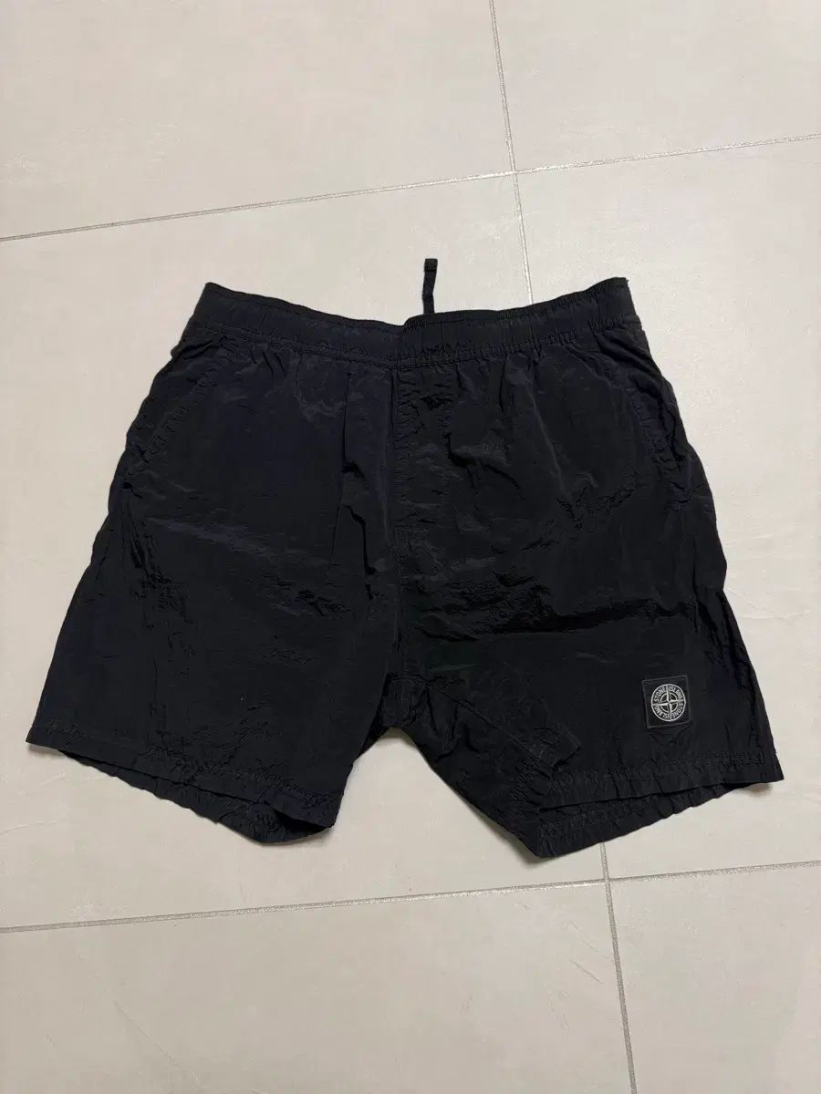 M 25ss STONE ISLAND ストーンアイランド ナイロン メタル Ecco エコー ニール ハーフパンツ