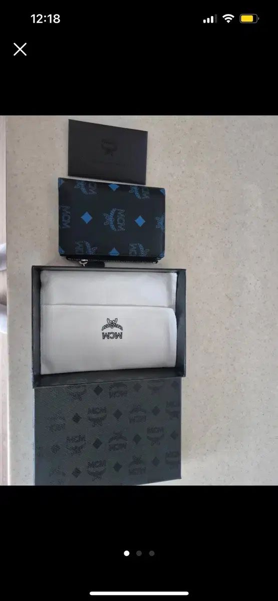 MCM エム シー エム 二つ折り財布 ブラック ブルー