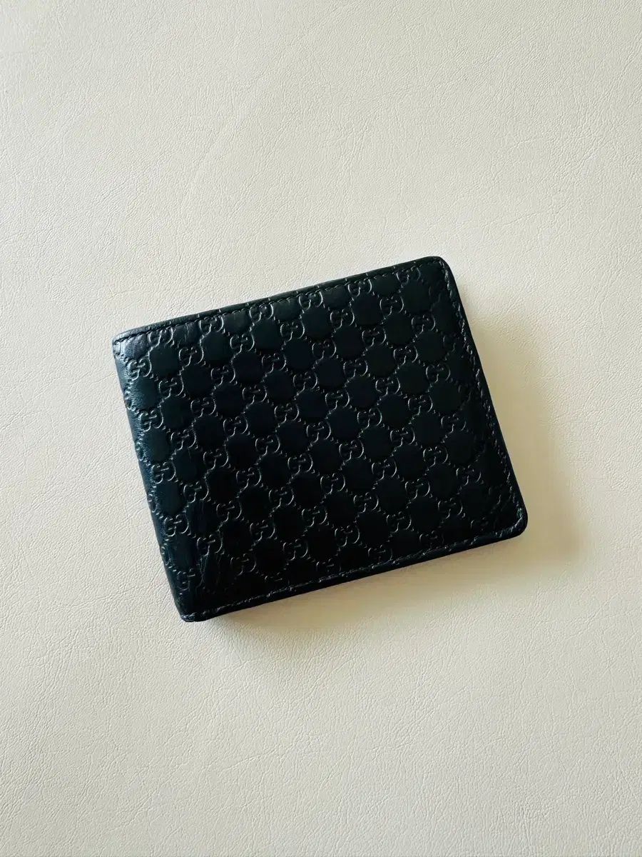 グッチ マイクロ 二つ折り財布 ブラック