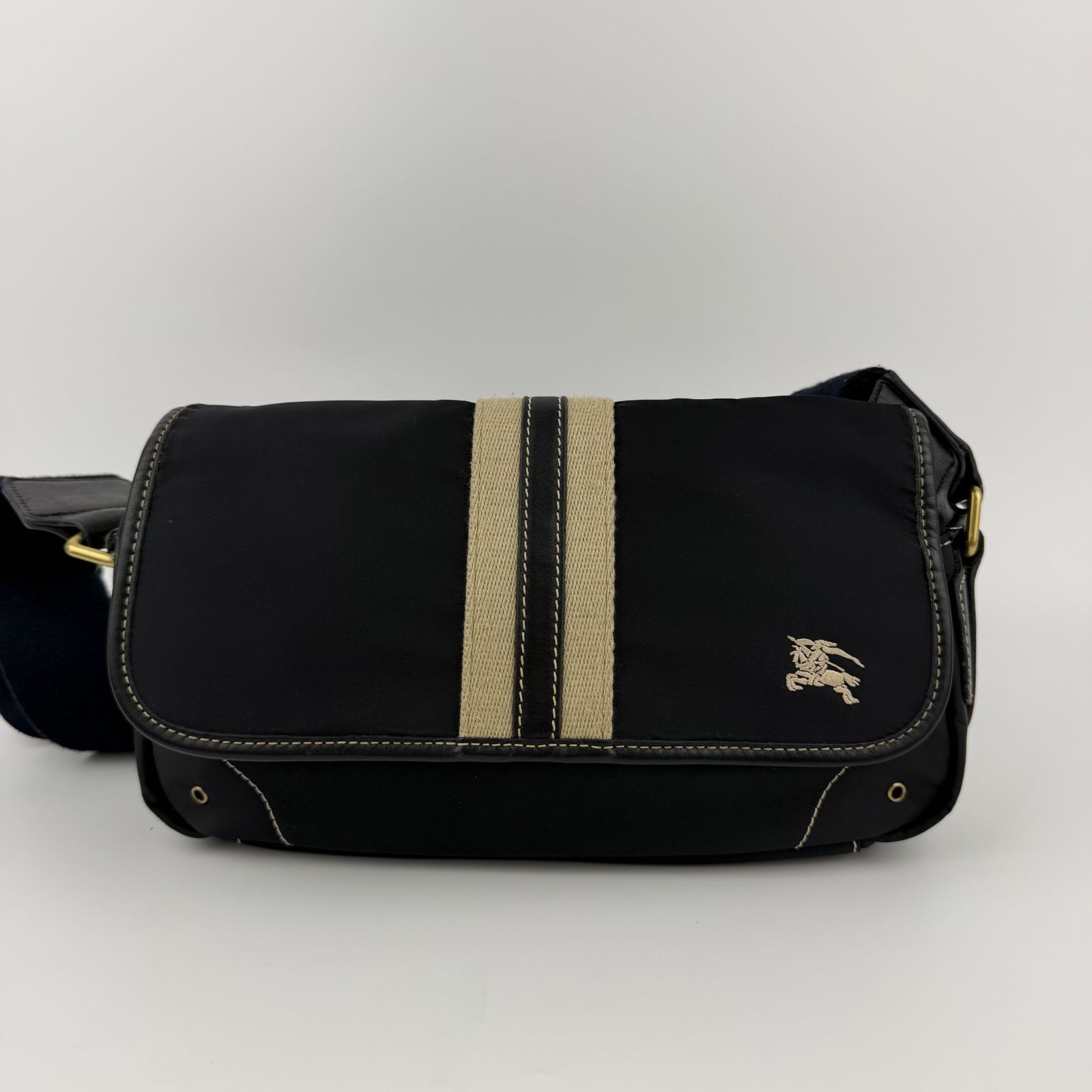 中古】BURBERRY バーバリー ショルダーバッグ ブラック ナイロン 