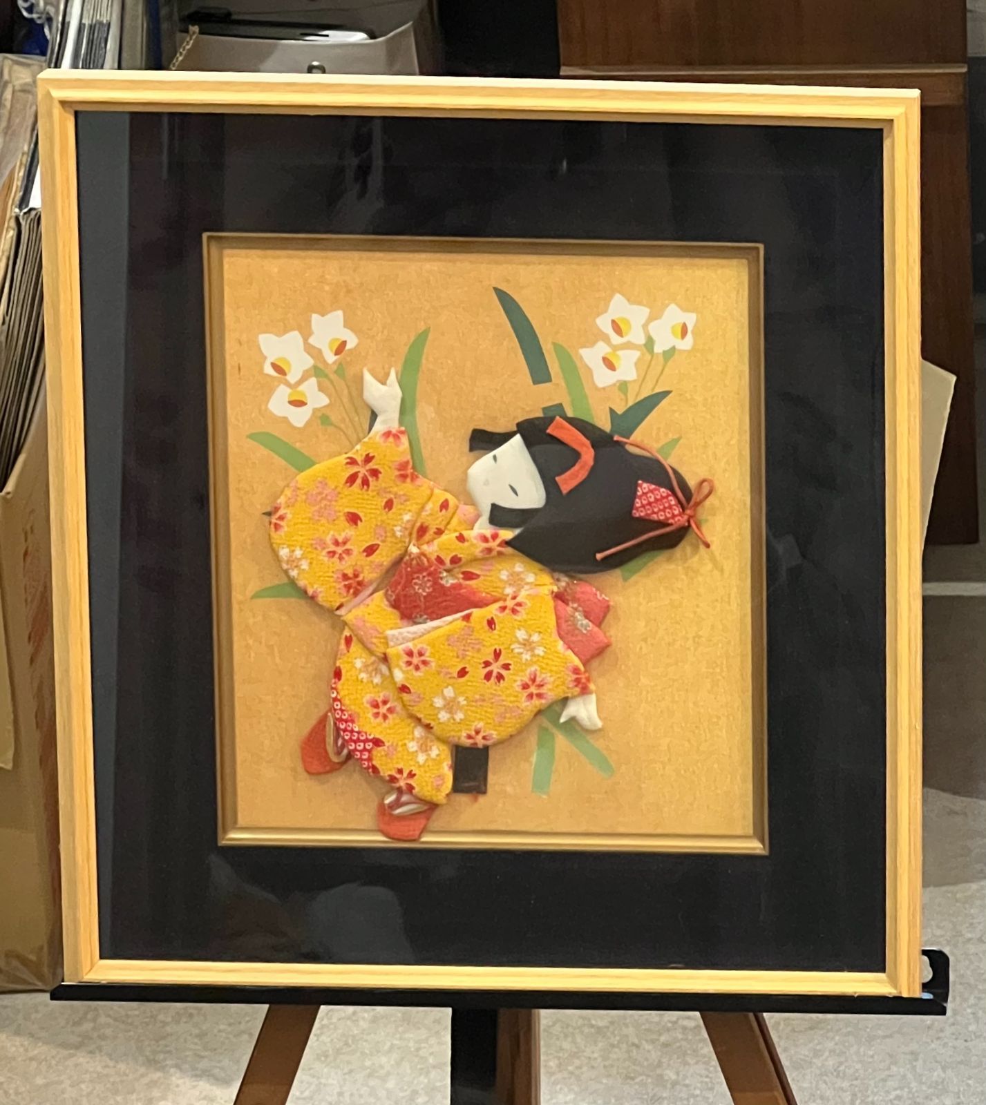 ちりめん額入り絵画 伝統工芸 押絵 ちりめん細工「水仙と童女」高級和額装 木製フレーム