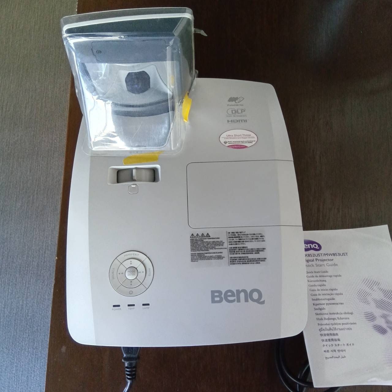 BenQ 超短焦点プロジェクター【MW853UST】 14,000円