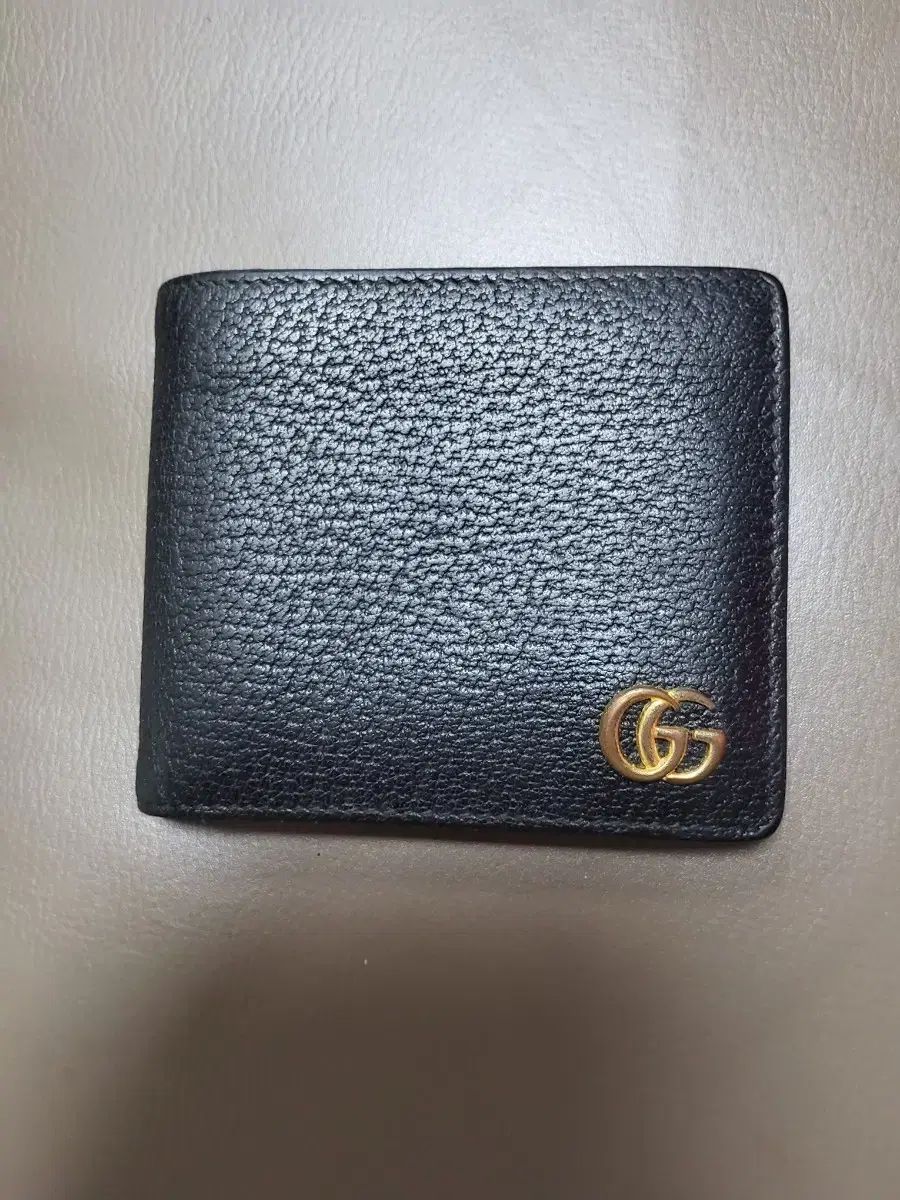 グッチ GGマーモント 二つ折り財布 ブラック