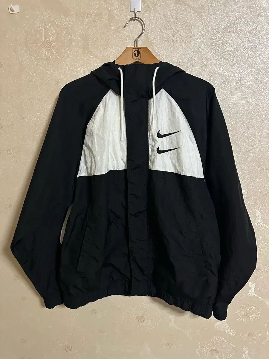 NIKE ブラック/白 ウィンドブレーカー ジャケット