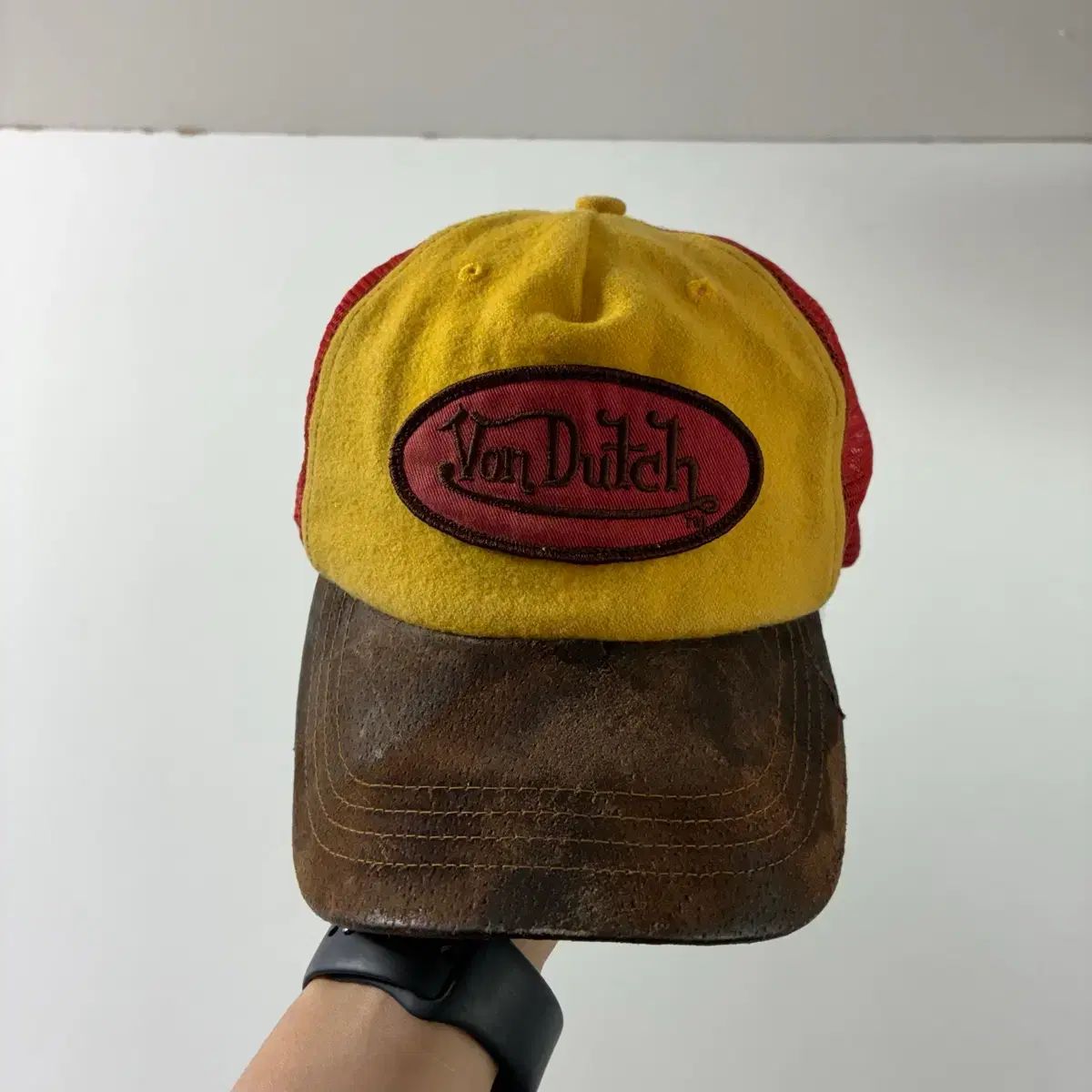 Von Dutch ボンダッチ レッド/イェロー メッシュ トラッカー キャップ
