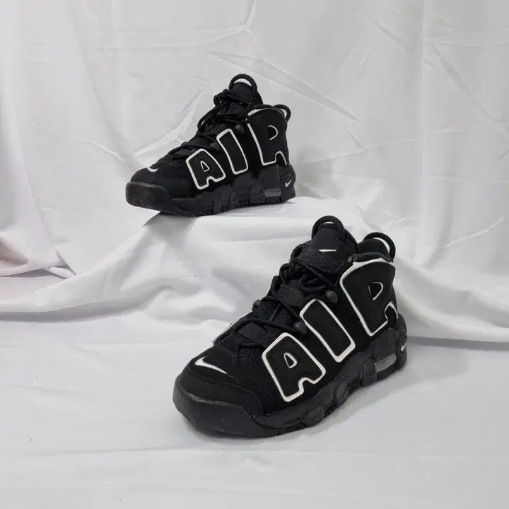 ドゥハヴィンテージ 235 NIKE エア モア アップテンポ 黒白 2020