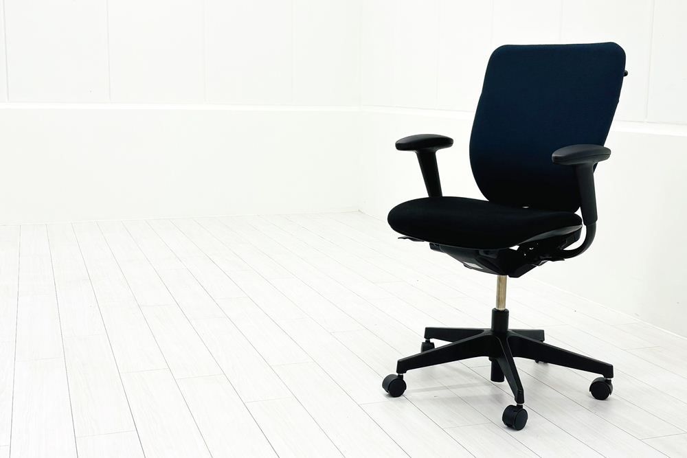 イトーキ PRAO(プラオチェア)シリーズ 中古 2020年製 ハイバック 可動肘 中古オフィス家具 オフィスチェア KE-240GHHT1T1L6 【A000004296】