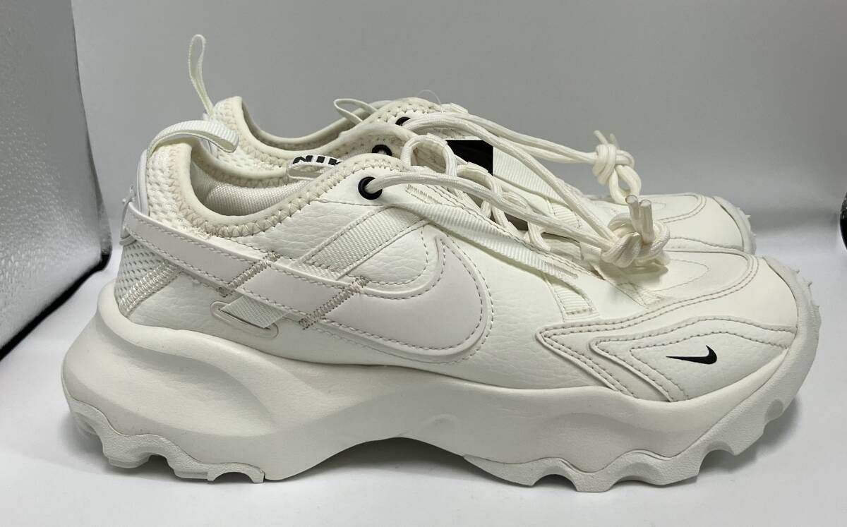 NIKE ナイキ スニーカー DD9682-100 WMNS TC7900 sail ウィメンズ セイル タグ付き 紐靴 カジュアル ロゴ 23cm ベトナム製