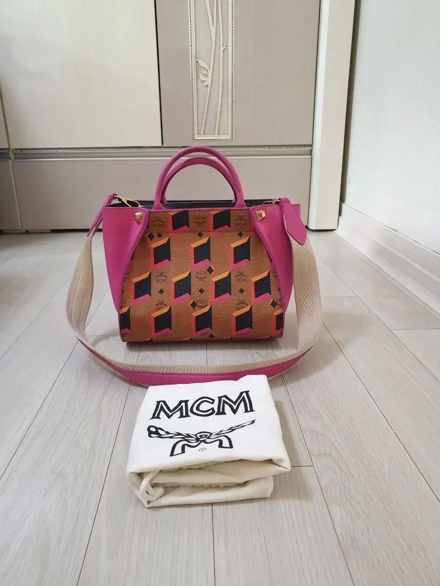 正規品 MCM チューリップ コニャック トートバッグ 送料込み 189,000円