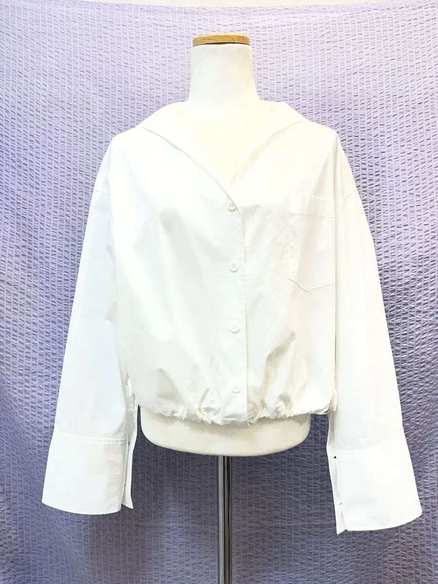 23年 TIME ホワイト クロップドシャーリングブラウスシャツ 新品級