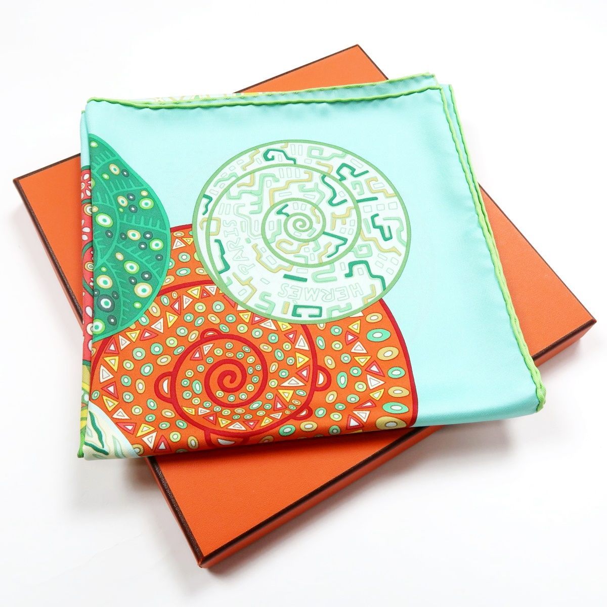 【新品・未使用】HERMES エルメス スカーフ カレ Reves d'Escargots 【カタツムリの夢】90×90 シルク100％ 箱付き【DC44】