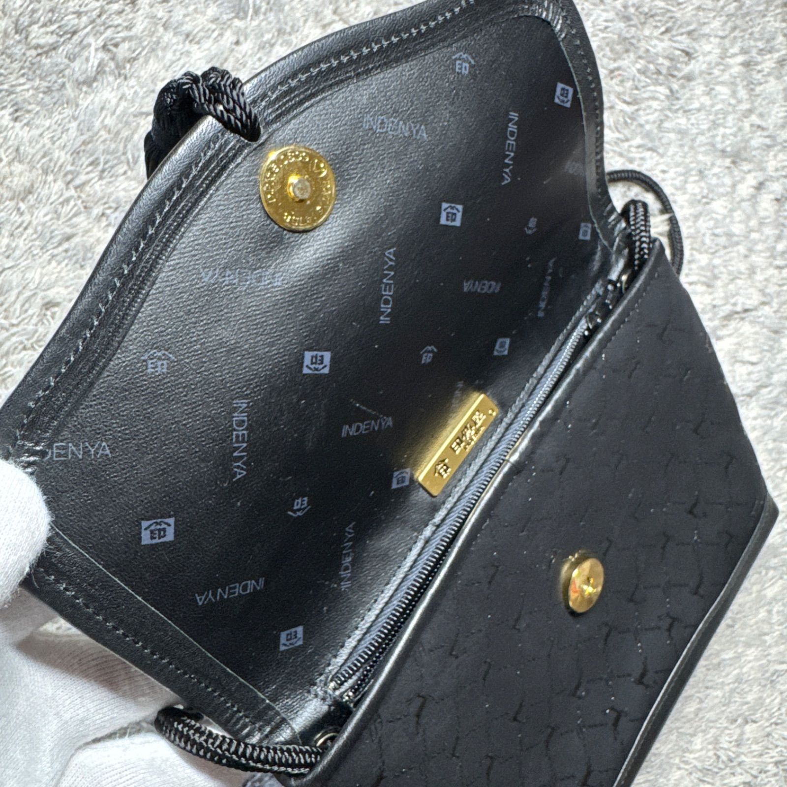 美品】印傳屋 印伝 ショルダーバッグ ブラック - メルカリ