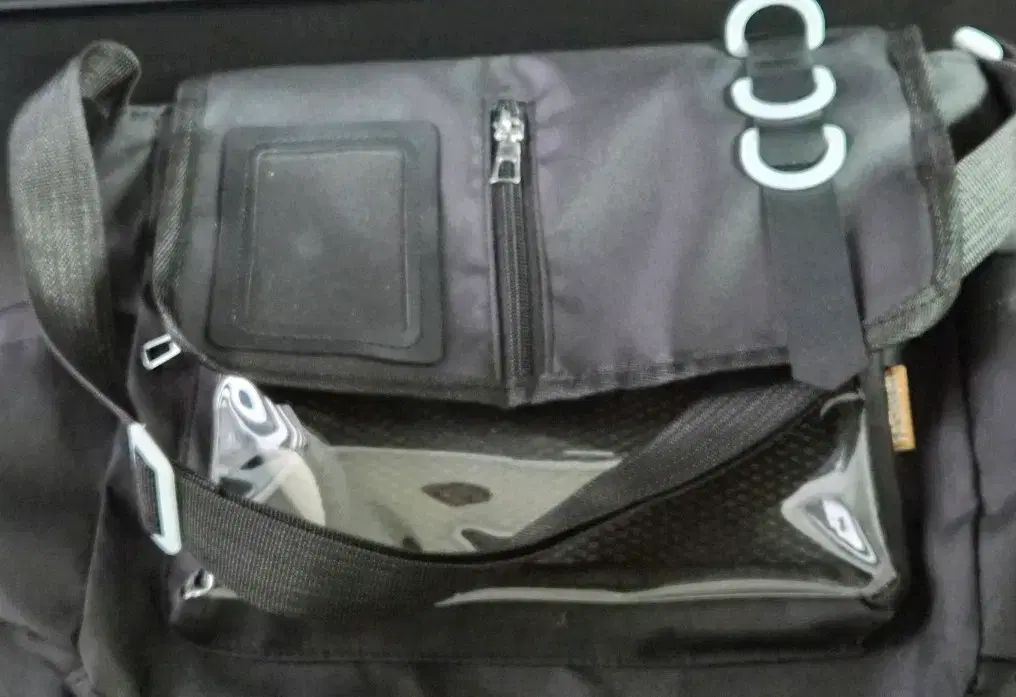 痛バッグ クロスバック 出品