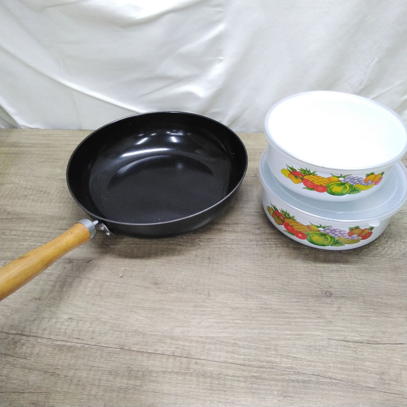 キッチン用品 フライパン(26cm)＆タッパー(大・小) セット 未使用品 長