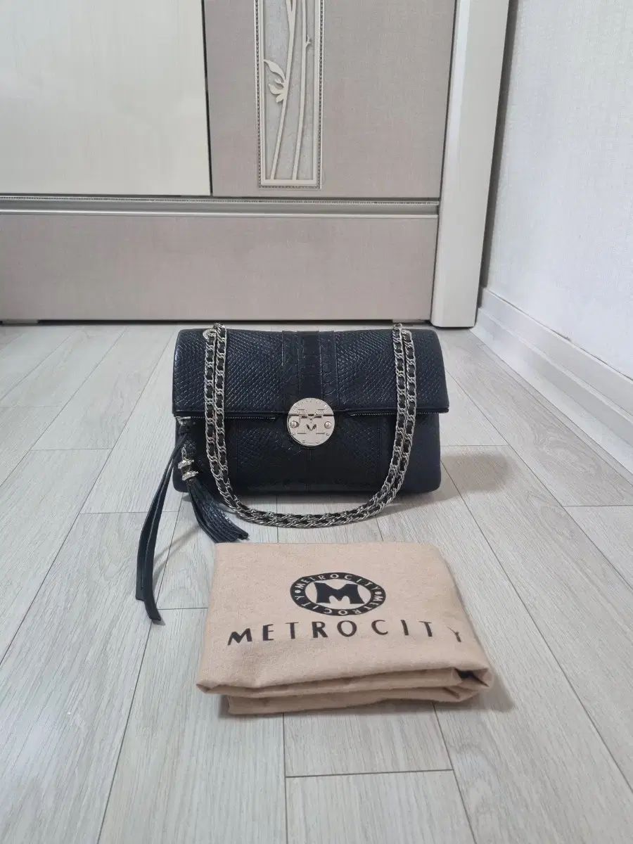 正規品 METROCITY チェーン ショルダーバッグ/クロスバッグ 送料込み49,000円