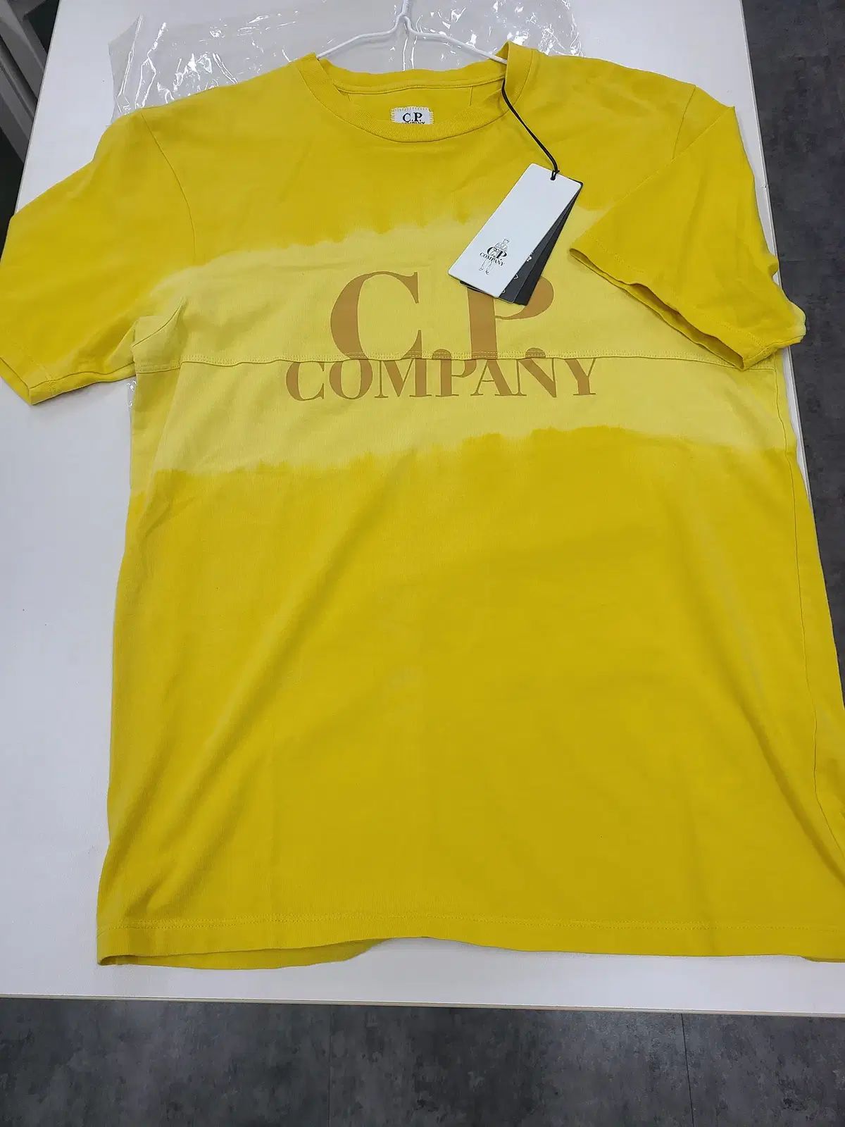 C.P. COMPANY シーピーカンパニー 半袖Tシャツ 黄色 サイズS