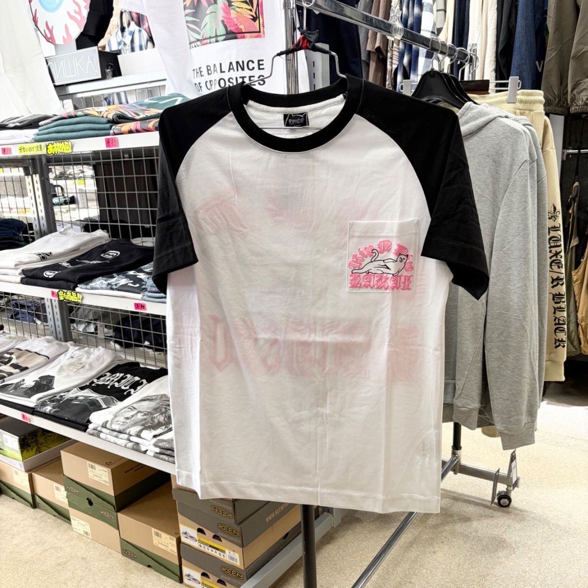 S〜XL‼️コラボ‼️RIPNDIP リップンディップ⚫︎LAKAI ラカイ　半袖　Tシャツ　ラグラン　 S M L XL