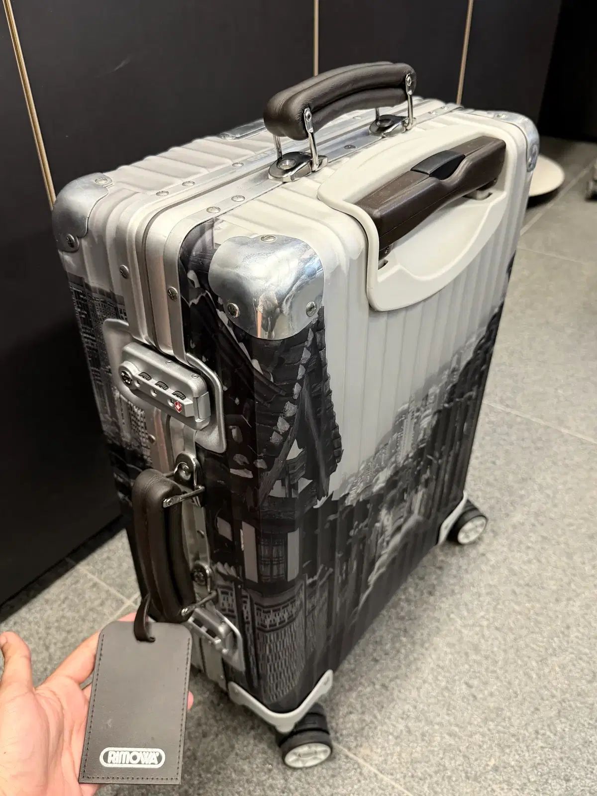 リモワ(RIMOWA) コリア スペシャル エディション キャリアー