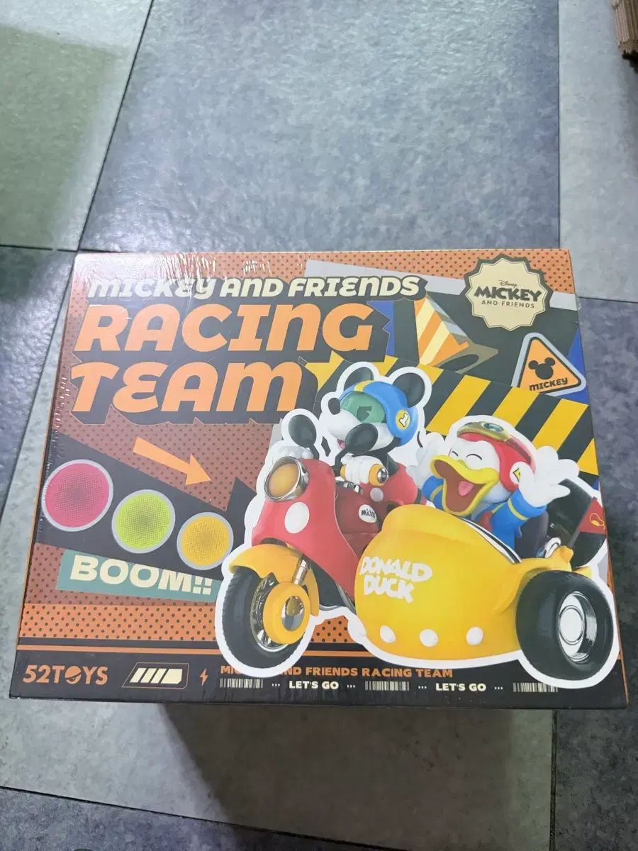 52toys ミッキーと友達たち ドナルドダック レーシング