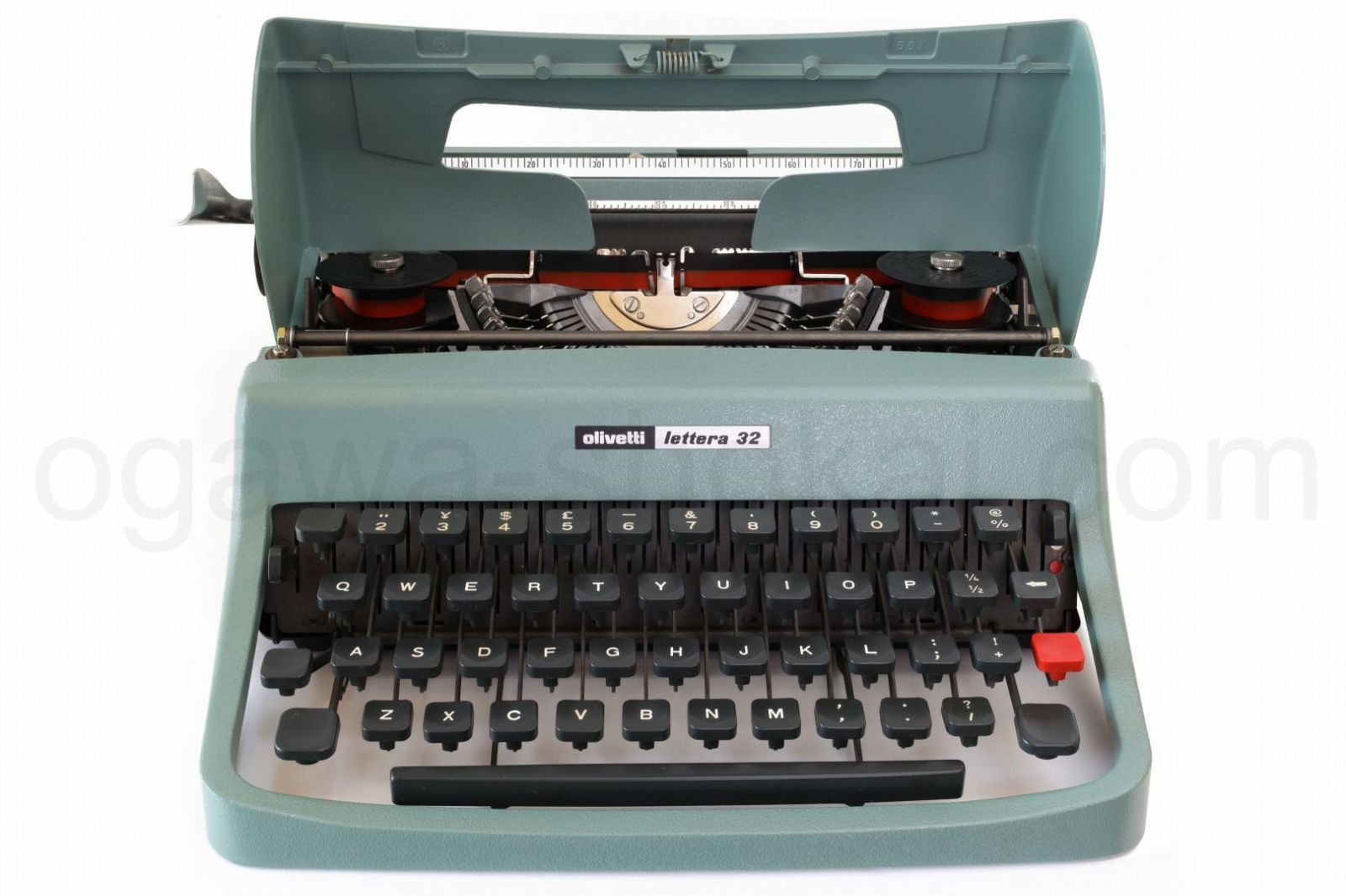 専門店でオーバーホール済の中古タイプライター olivetti Lettera 32