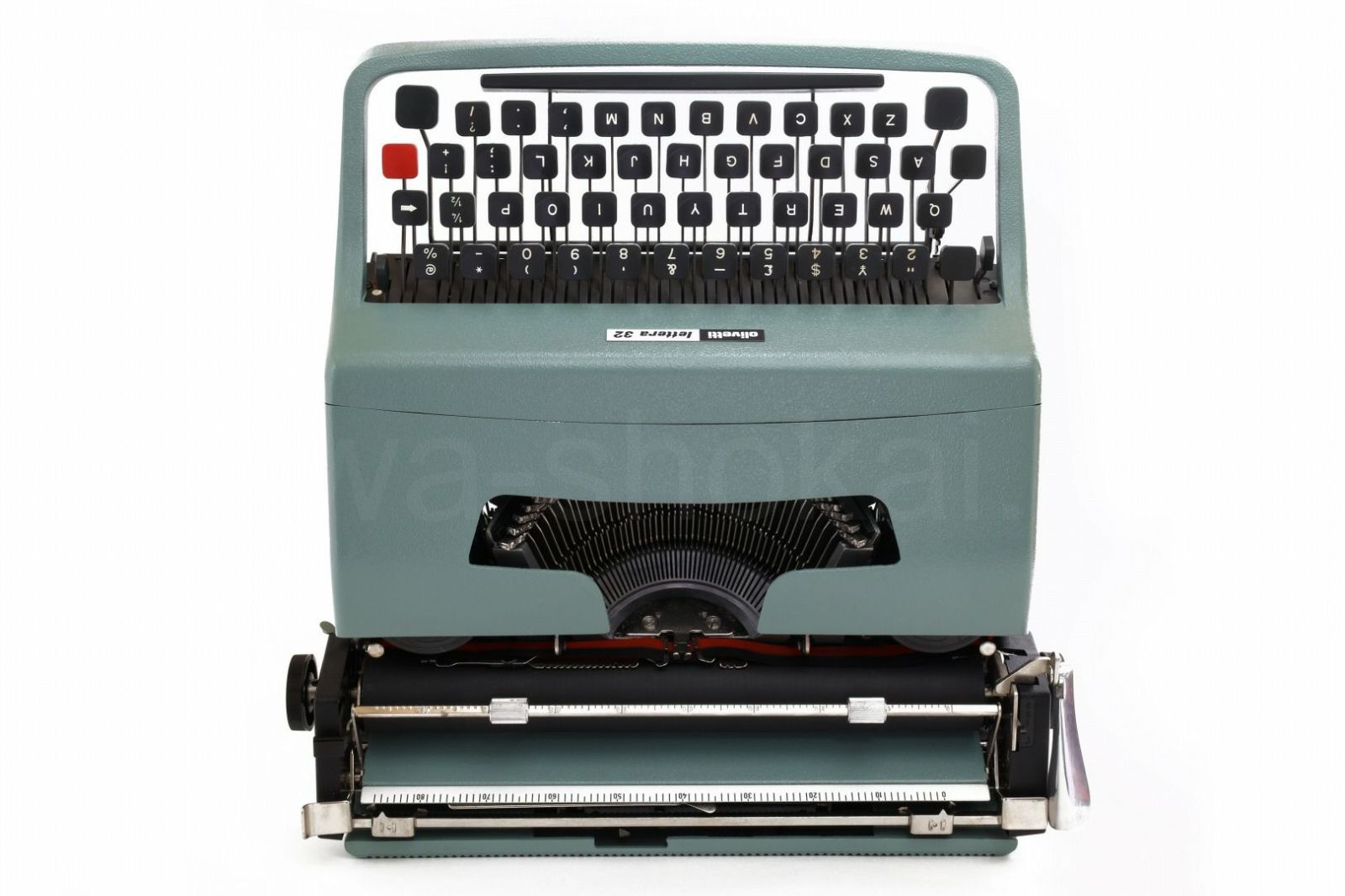 専門店でオーバーホール済の中古タイプライター olivetti Lettera 32