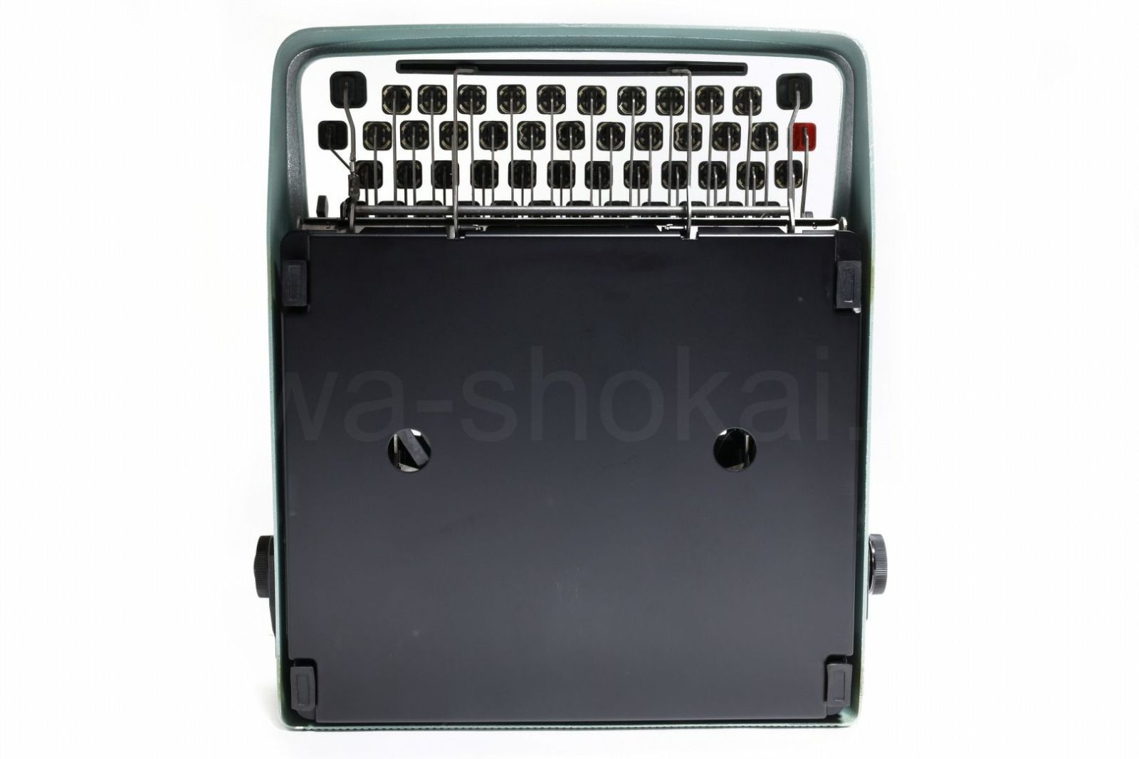 専門店でオーバーホール済の中古タイプライター olivetti Lettera 32