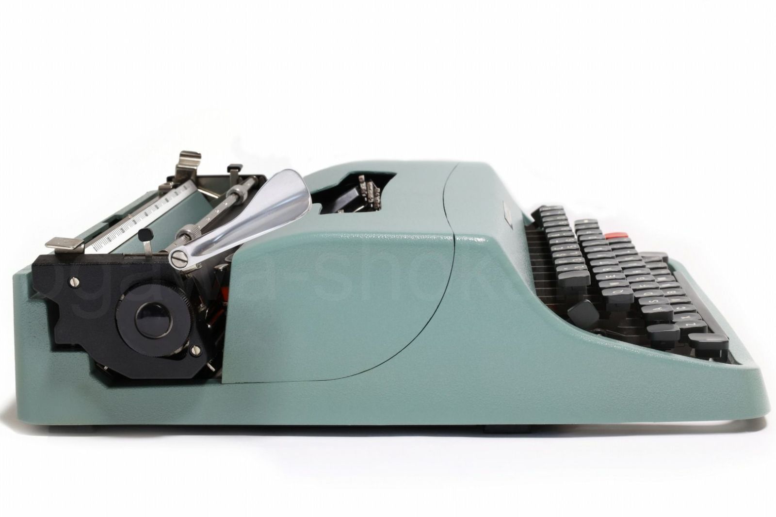 専門店でオーバーホール済の中古タイプライター olivetti Lettera 32