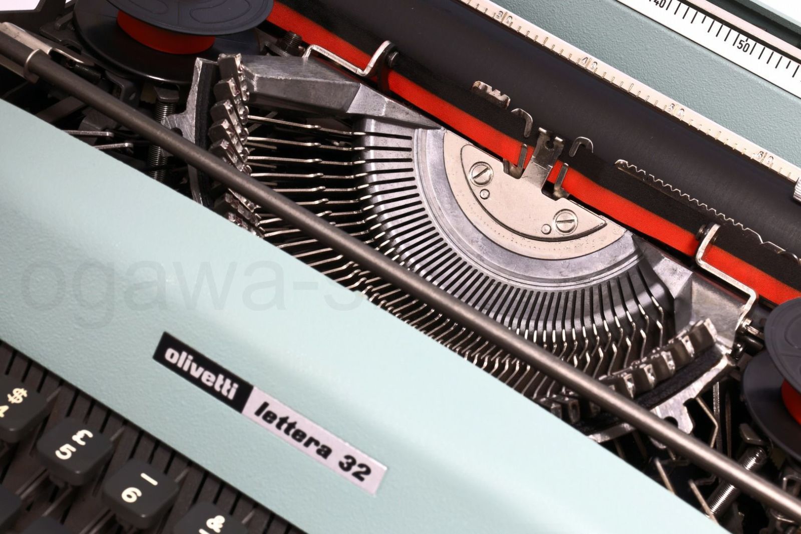 【動作確認済】Olivetti Lettera 32 タイプライター 専門店でオーバーホール済の中古タイプライター olivetti Lettera 32