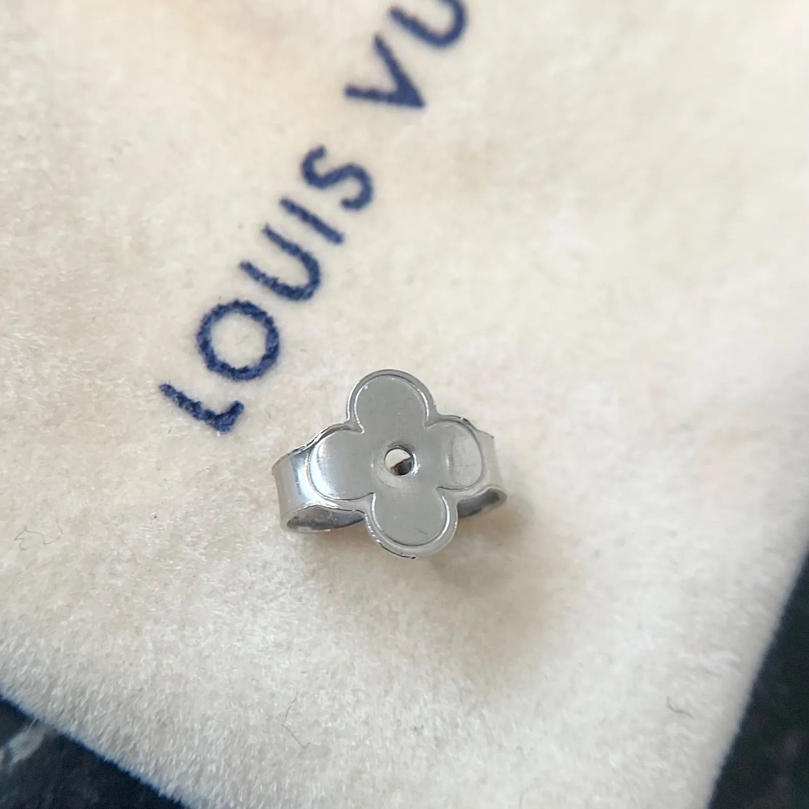新作】 LOUIS VUITTON ルイヴィトン ヴィトン LVモザイク ピアス