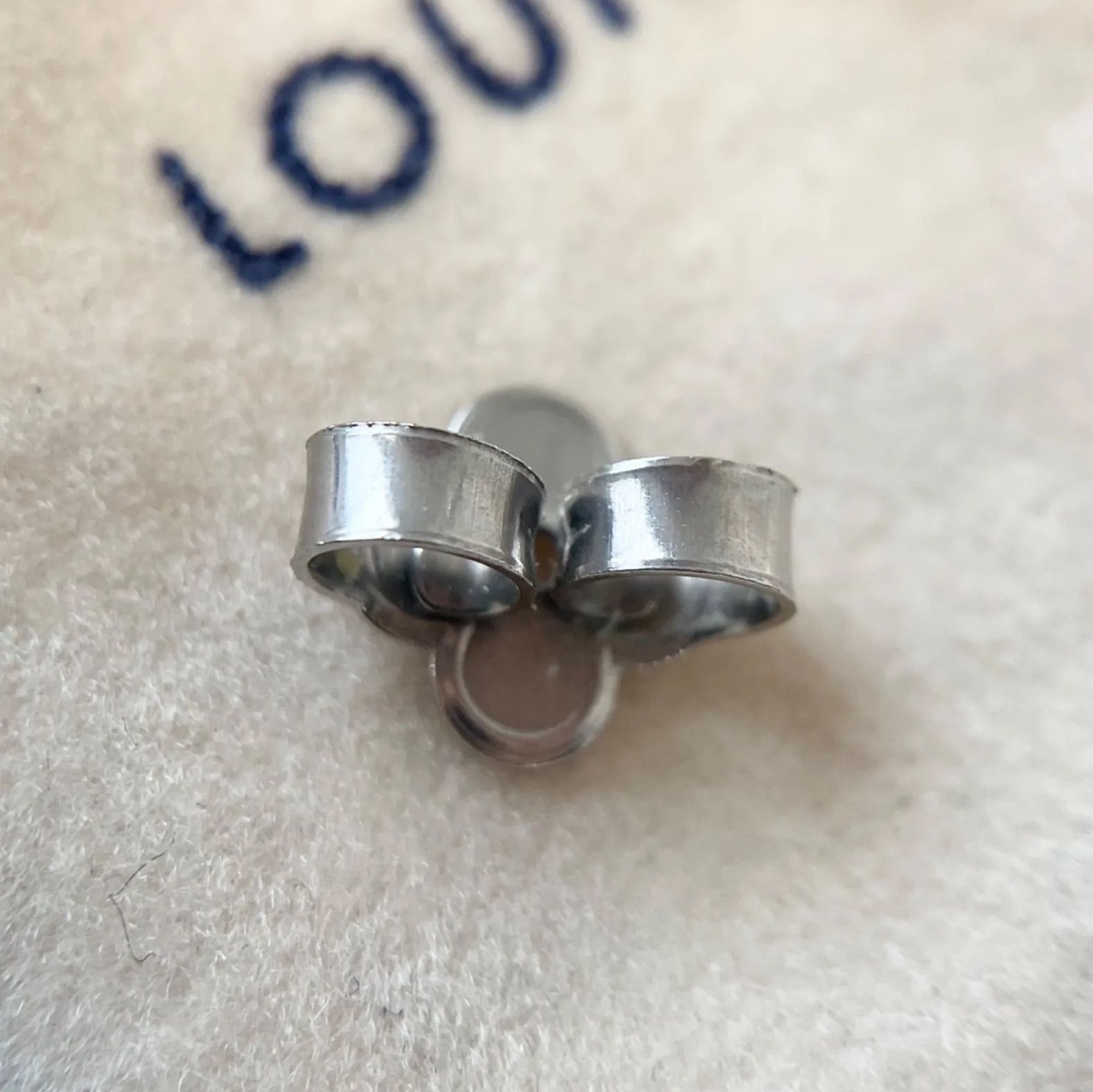 新作】 LOUIS VUITTON ルイヴィトン ヴィトン LVモザイク ピアス