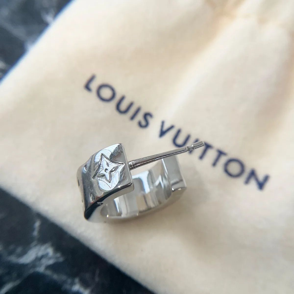 新作】 LOUIS VUITTON ルイヴィトン ヴィトン LVモザイク ピアス