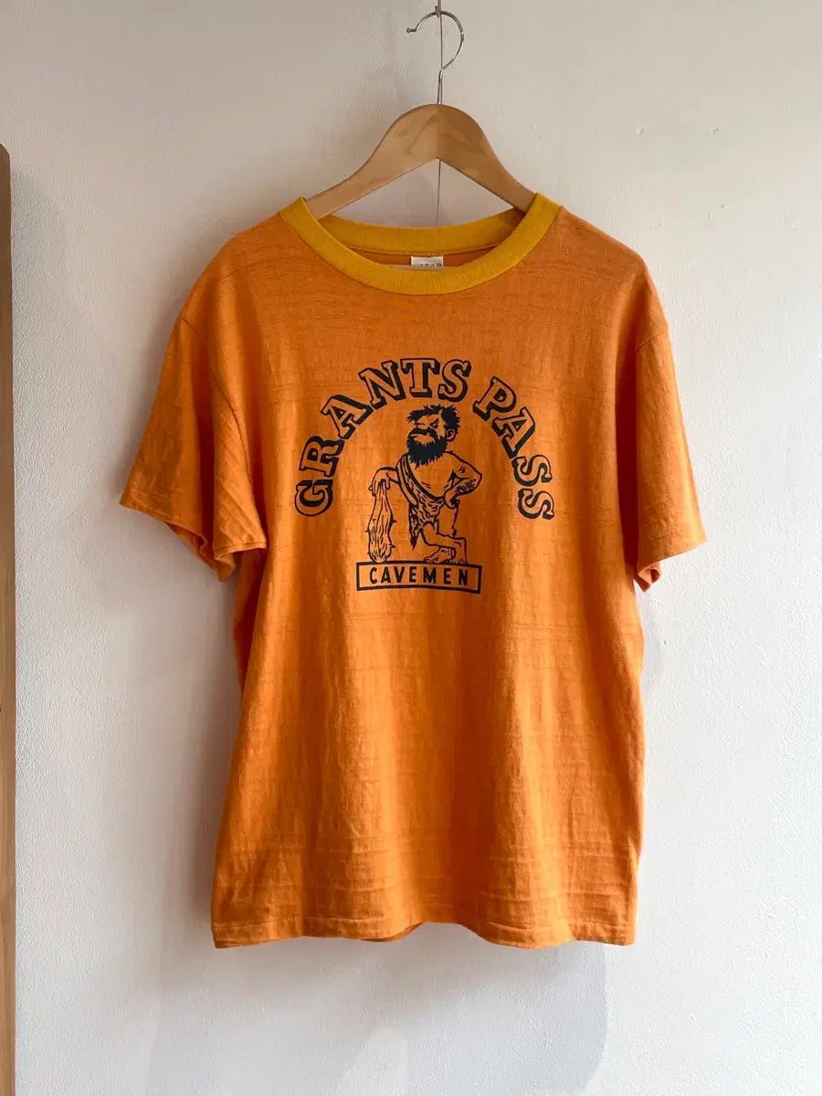 ジョーン グルッコ リンガーTシャツ