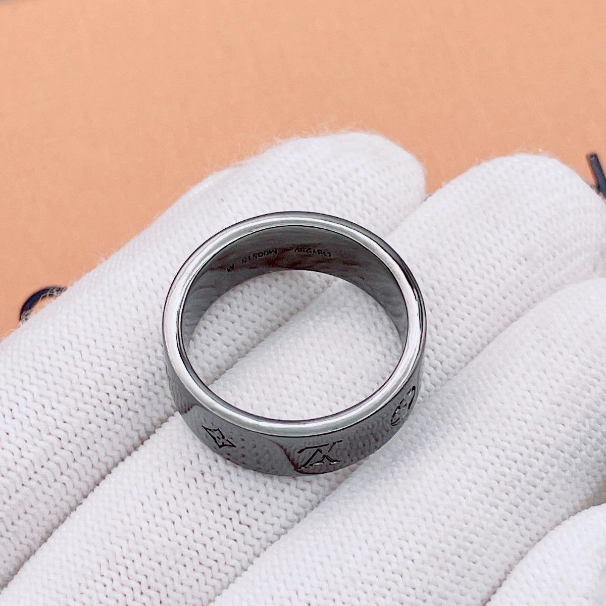 ◇ルイヴィトン◇新品仕上済 LOUIS VUITTON M00513 LV ◇ルイヴィトン◇新品仕上済 LOUIS VUITTON M00513 LV