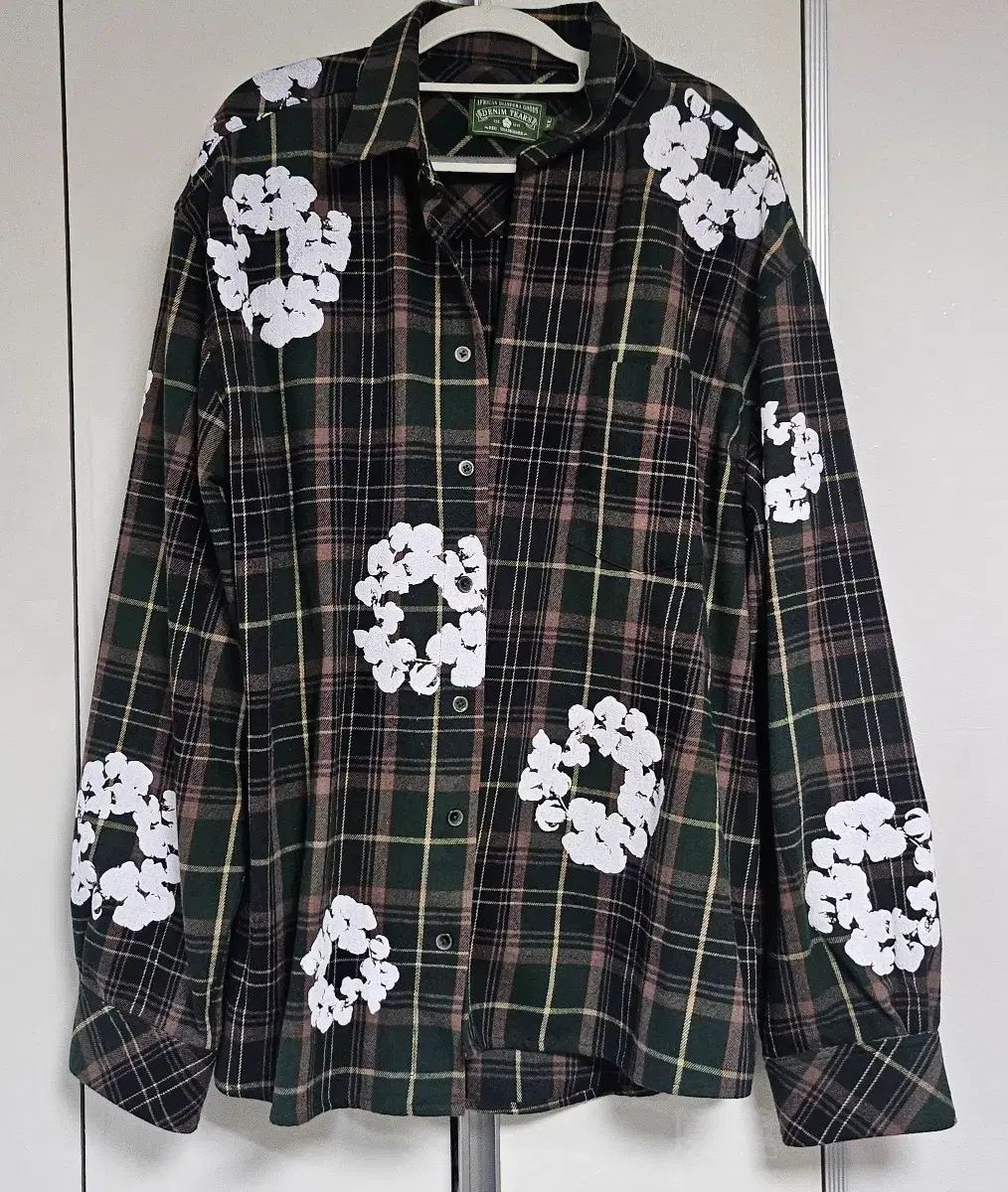 DENIM TEARS(デニムティアーズ) シャツ グリーン (XL)