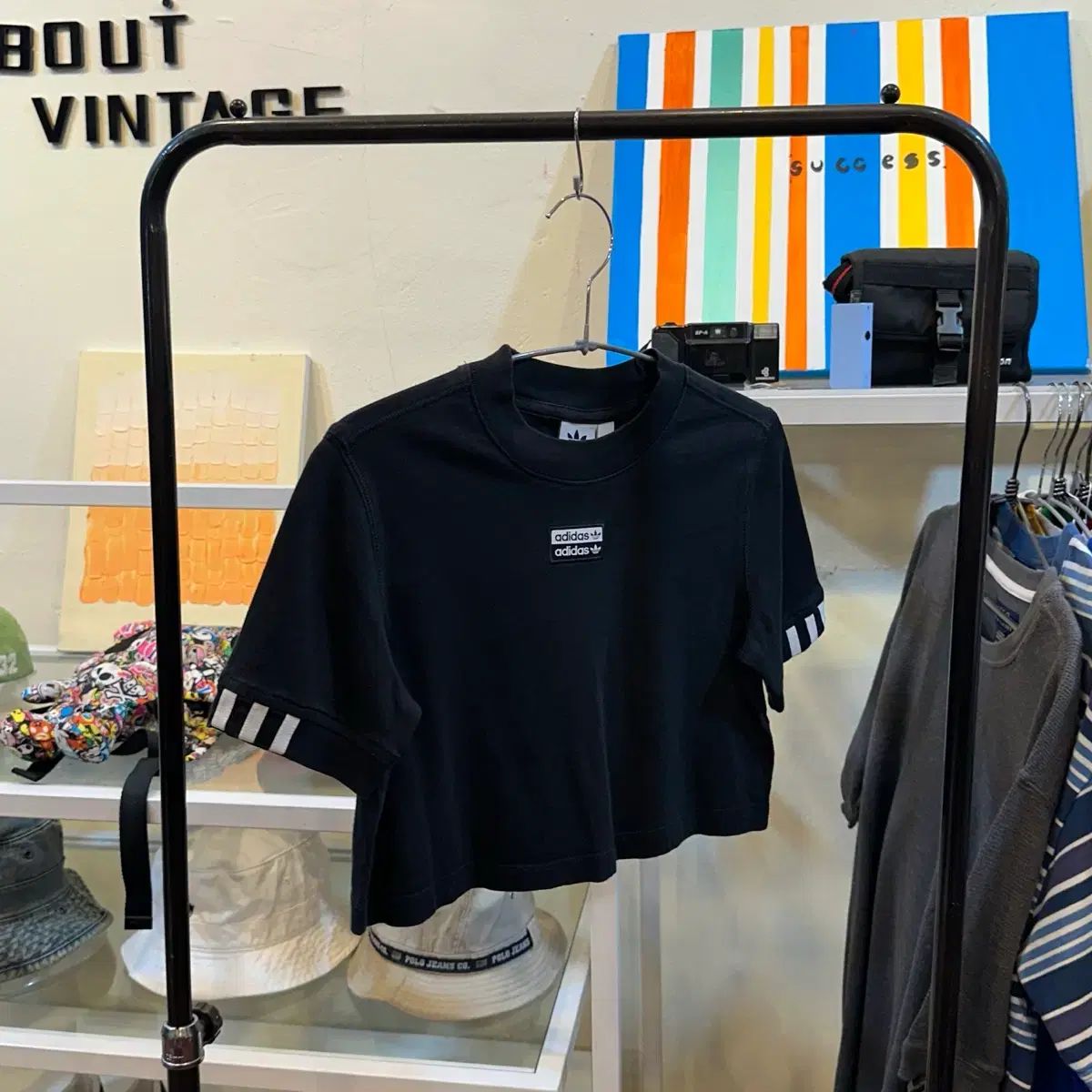アディダス ブラック クロップド半袖Tシャツ XS