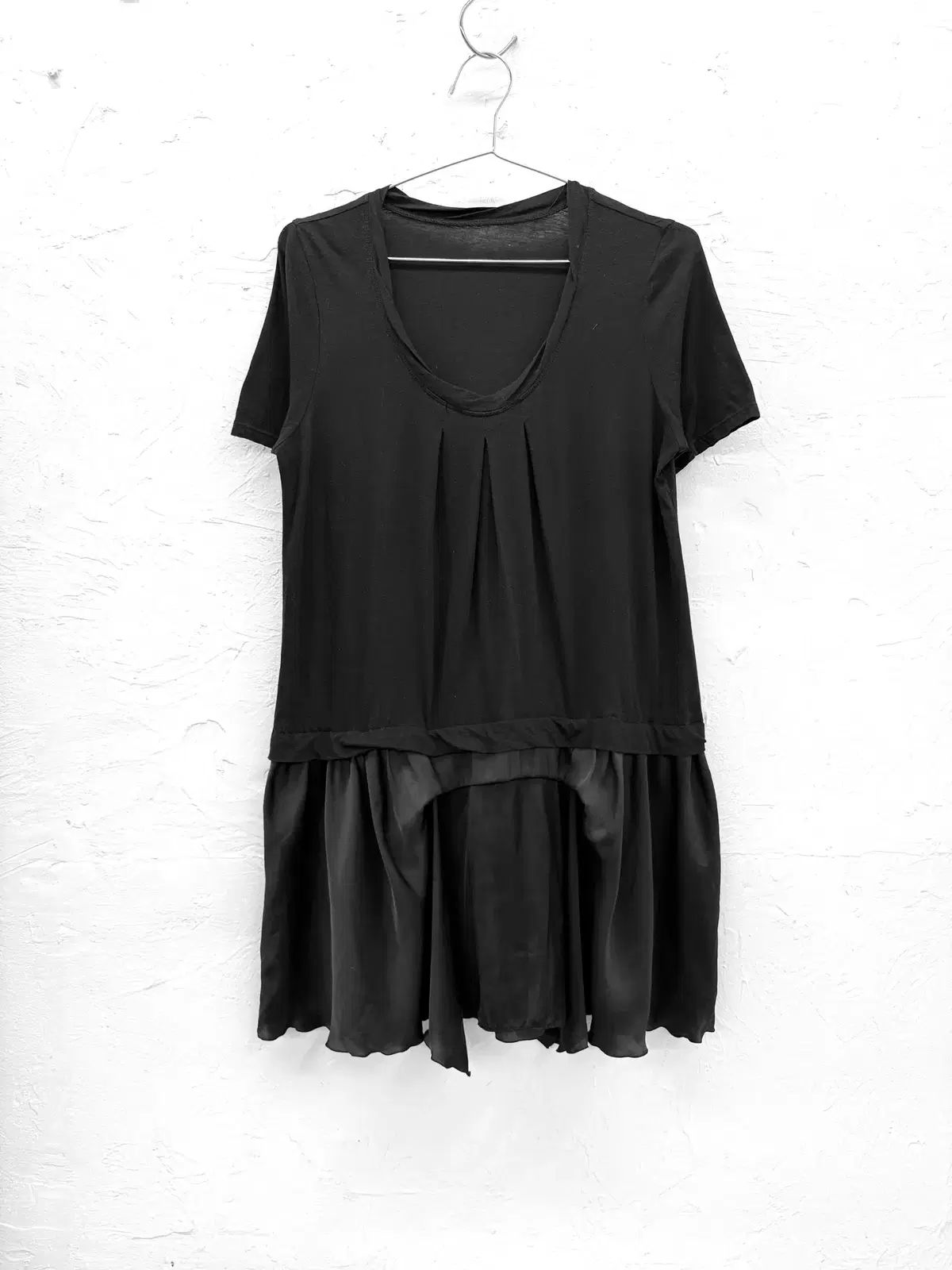 una parte シフォン レイヤード ギャザー トップス