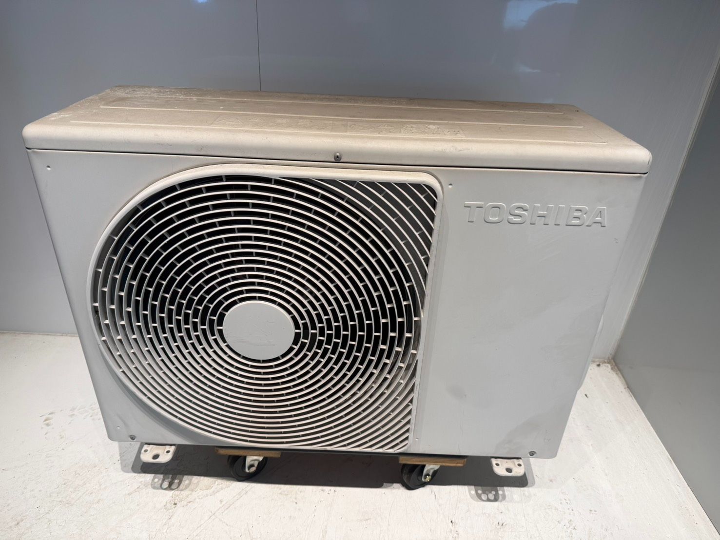 390 TOSHIBA 2011年製エアコン 14～16畳用 分解洗浄済み・整備済み