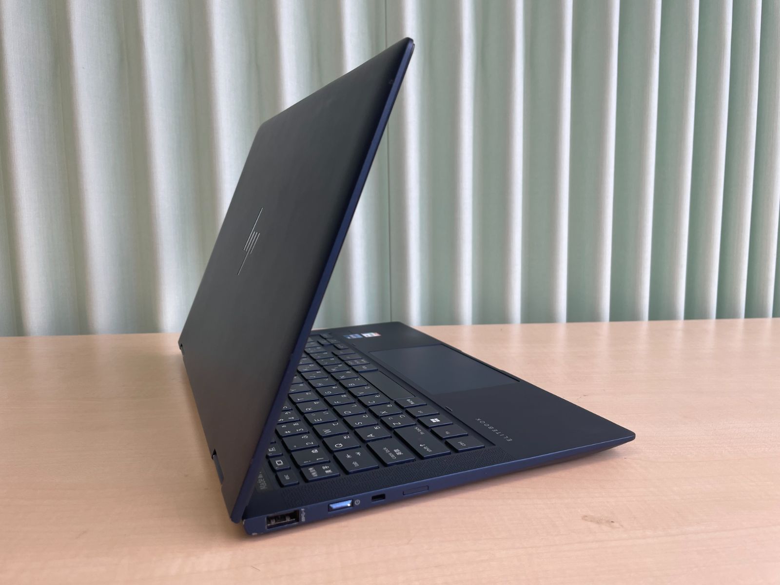 第11世代Core i7・顔認証・超軽量プレミアム】HP Elite Dragonfly G2 