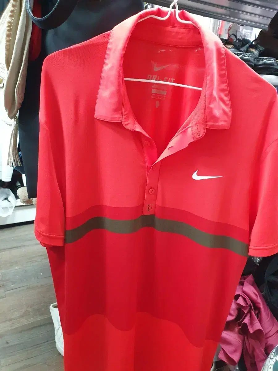 NIKE DRI-FIT レッド ゴルフ 半袖 カラーTシャツ