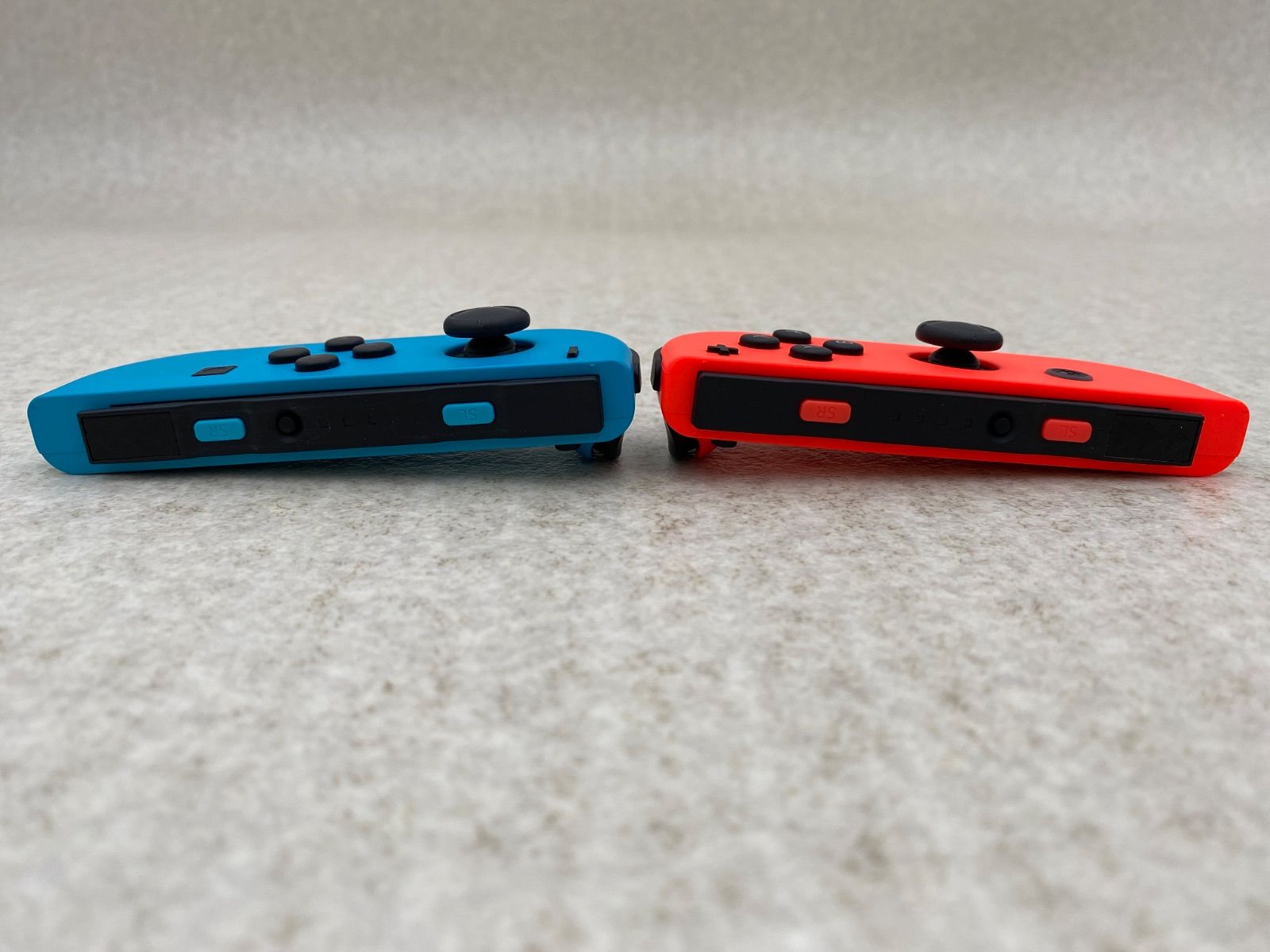 ◇Nintendo Switch Joy－Con（L） ネオンブルー／（R） ネオンレッド