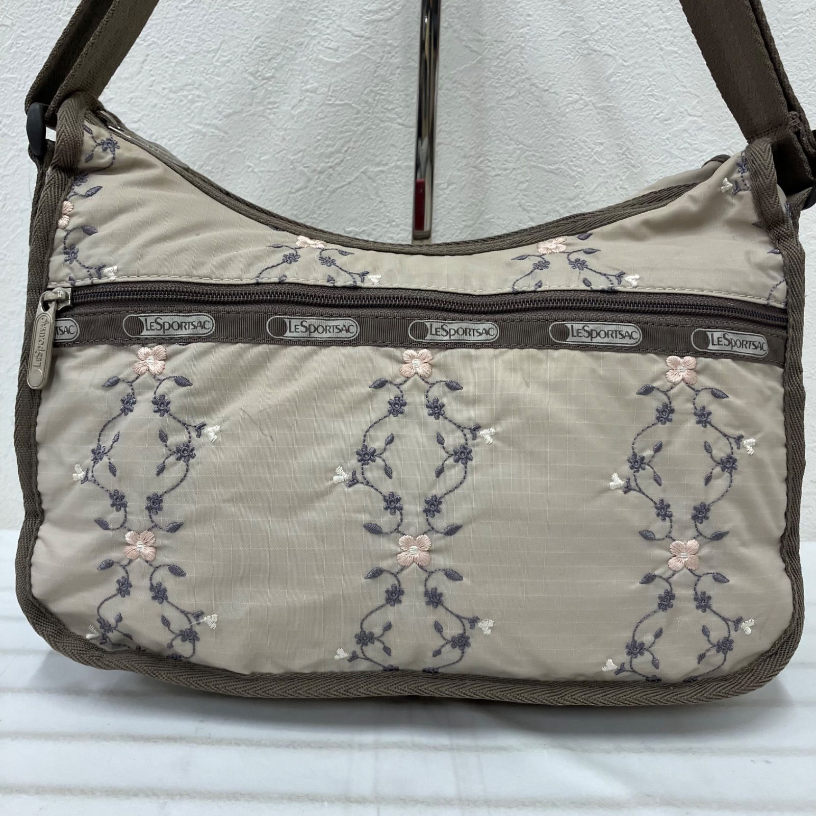 2822 LeSportsac レスポートサック ショルダーバッグ 斜めがけ 紐調節 