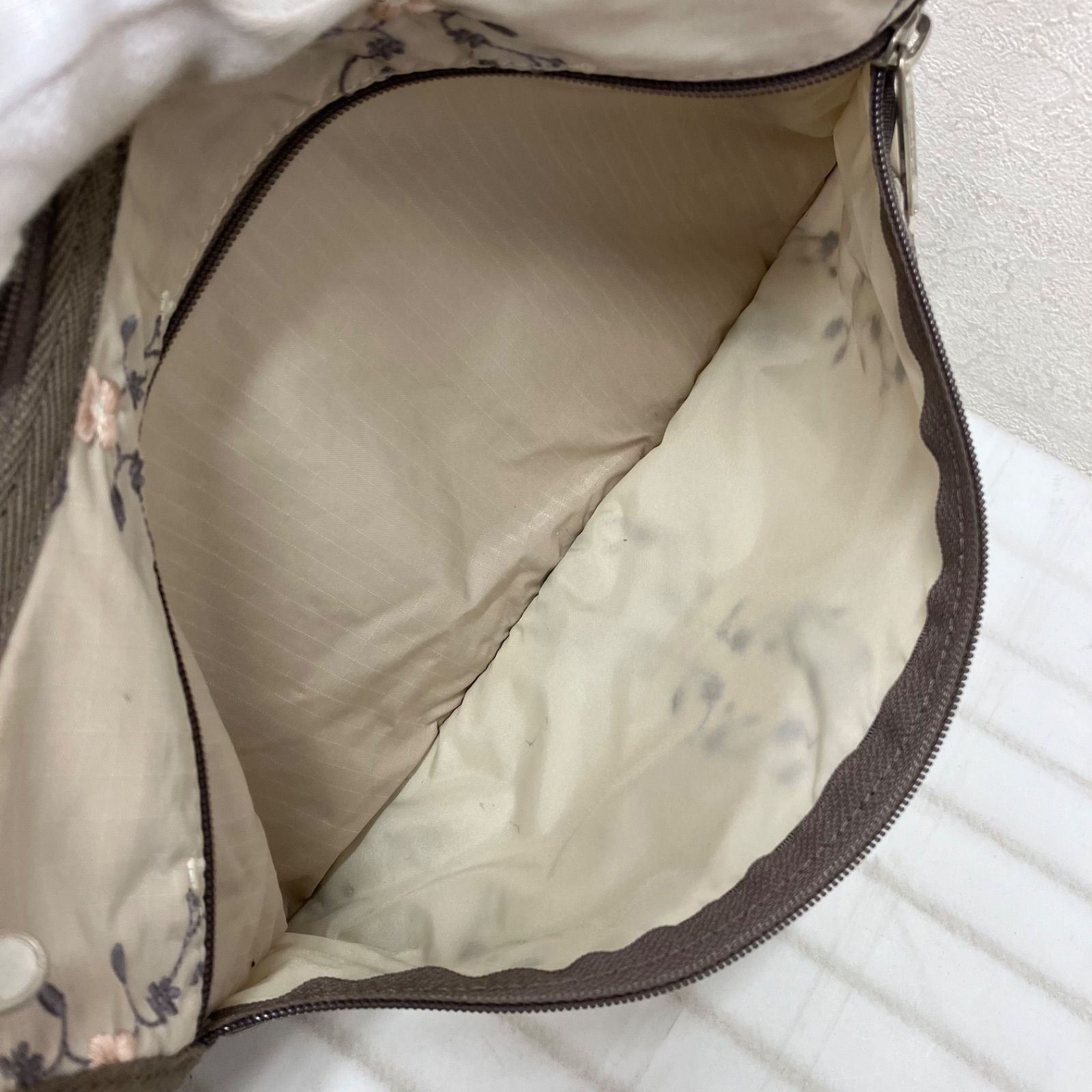 2822 LeSportsac レスポートサック ショルダーバッグ 斜めがけ 紐調節 