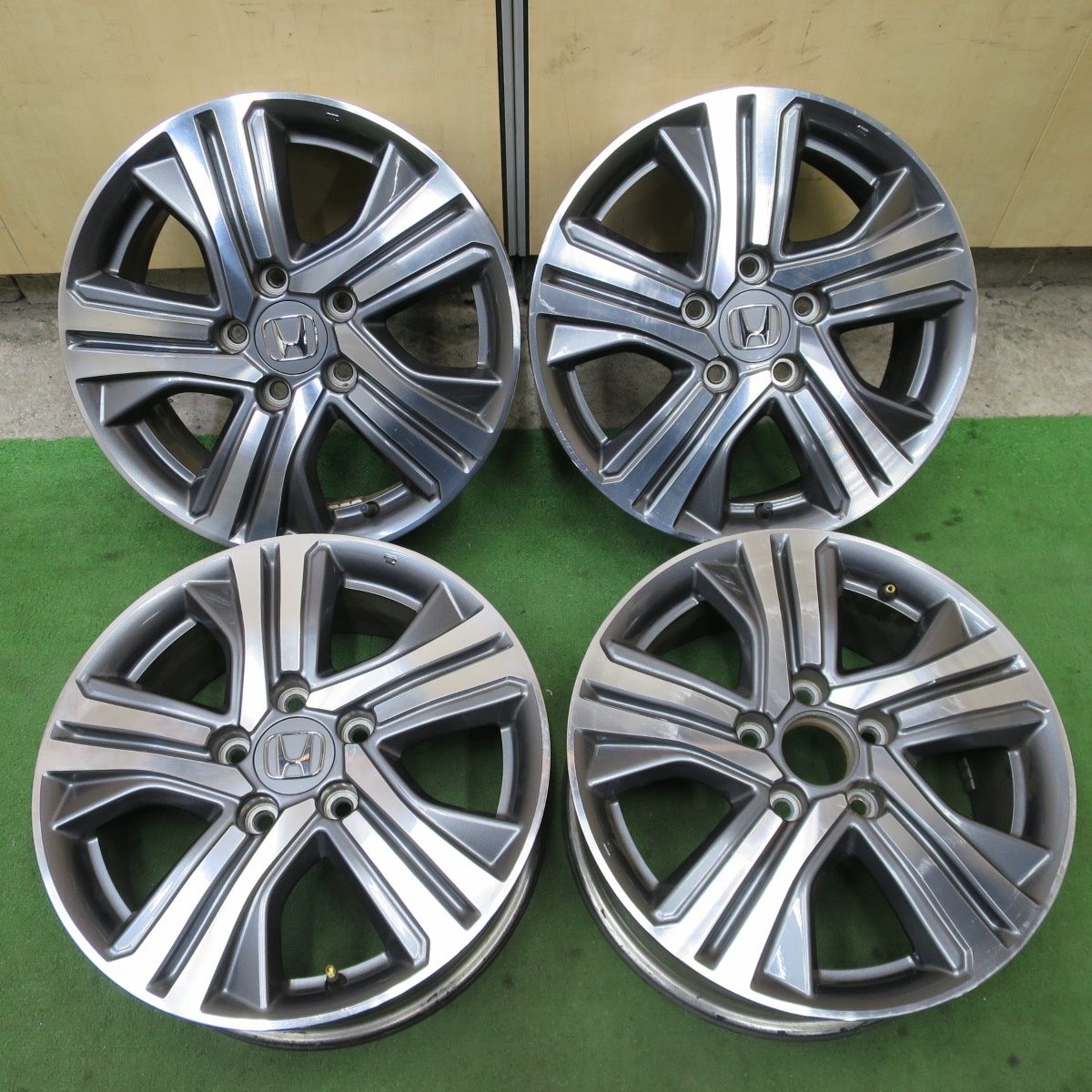 ホンダステップワゴンSPADAハイブリッド純正タイヤホイールセット4本